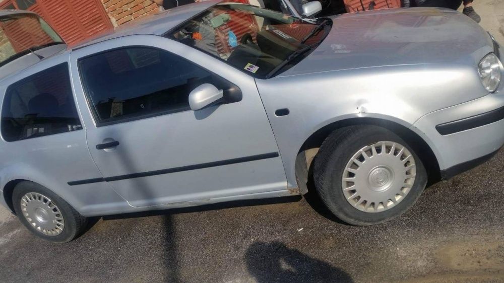 Голф 4 //2 броя на части 1.6 бензин и 1.9 AHF дизел