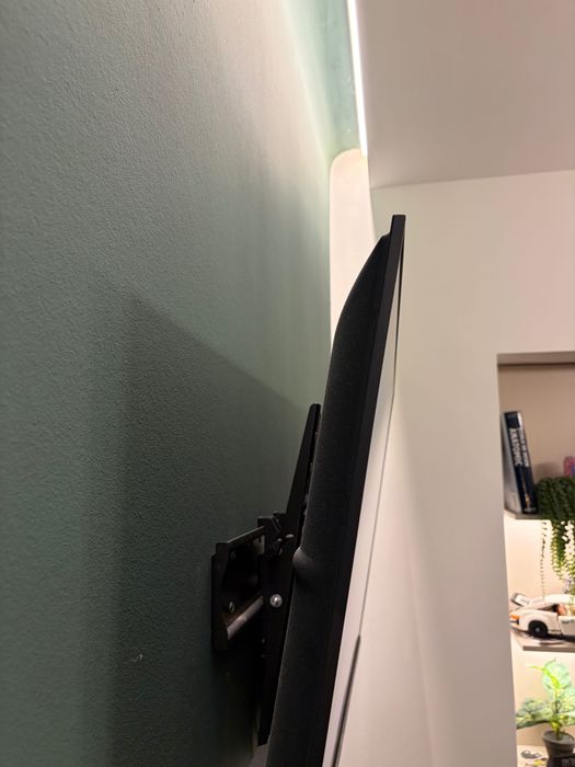 Vând SmartTv Hisense 90 cm lățime