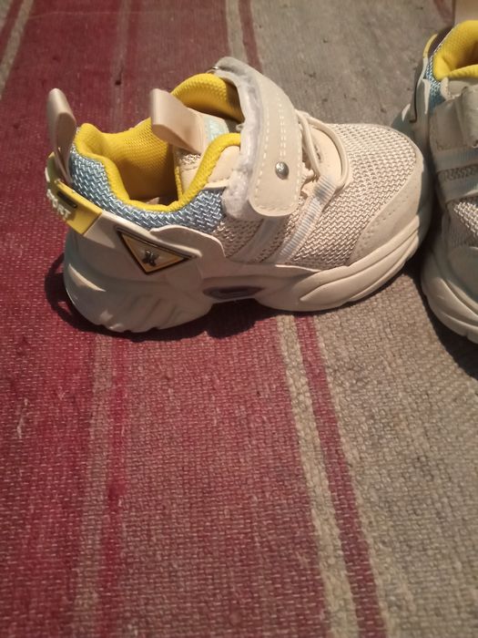 Кроссовки детские