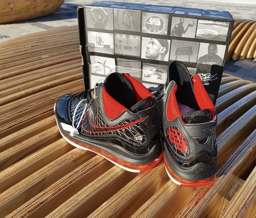 Кроссовки Nike LEBRON размеры 40, 41