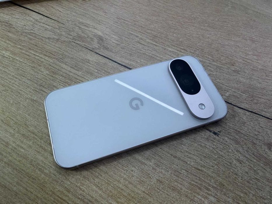 Google Pixel 8a 128GB 5G Porcelain Doar 44 Cicluri – Garanție 24 Luni