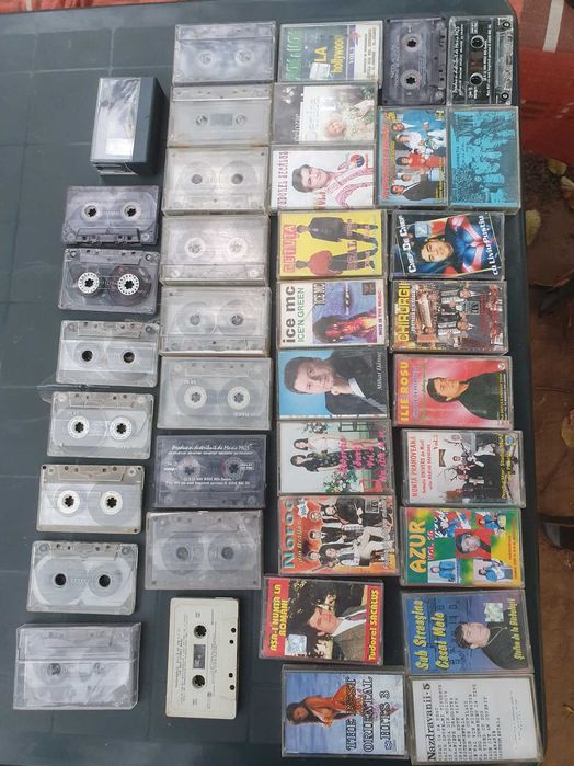 Vând casete audio vechi