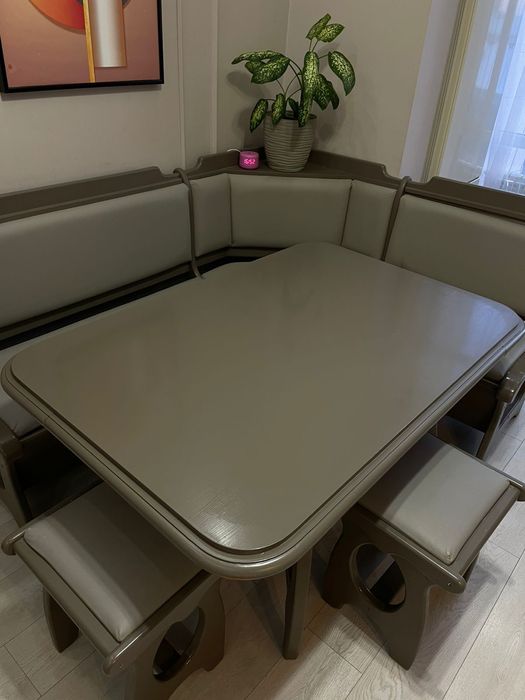 Стол, угловой, три стула