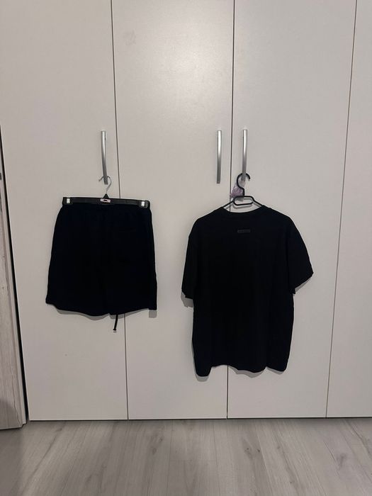 Compleu Fear of God x Essentials  2026