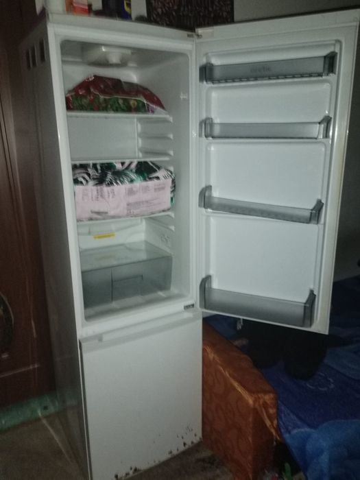 Vând frigider Artic