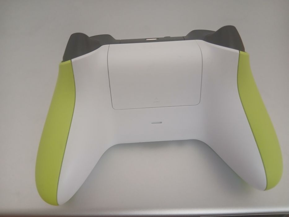 Геймпад Microsoft Xbox Electric volt Sotiladi!!!
