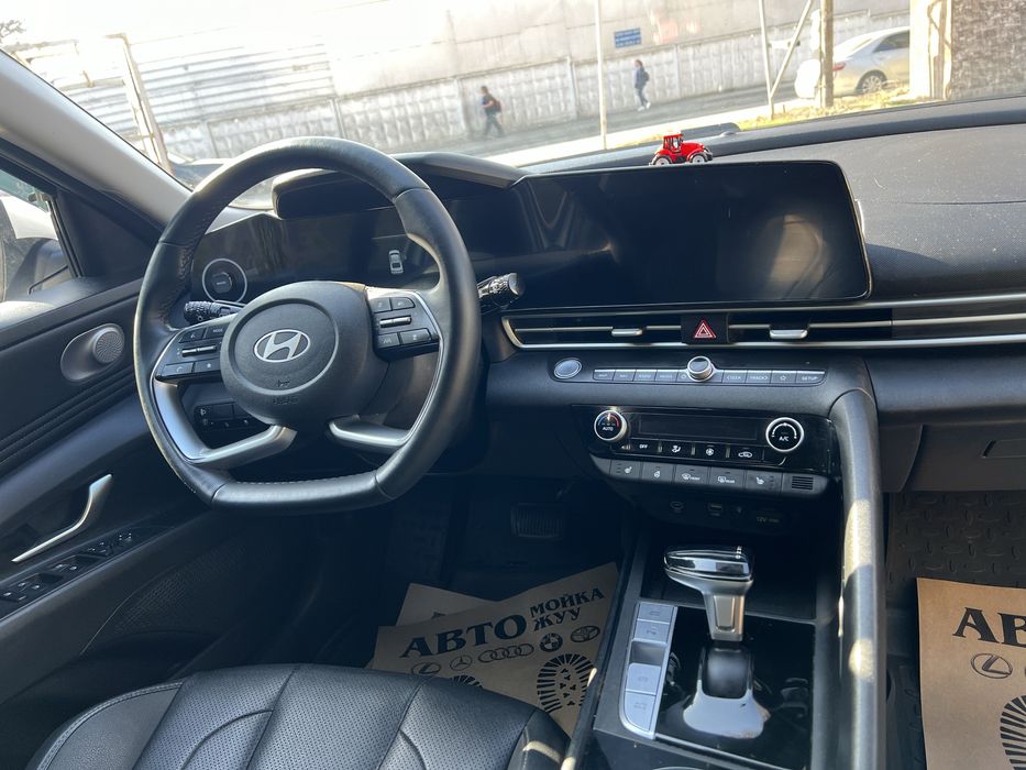 Hyundai Elantra 2023