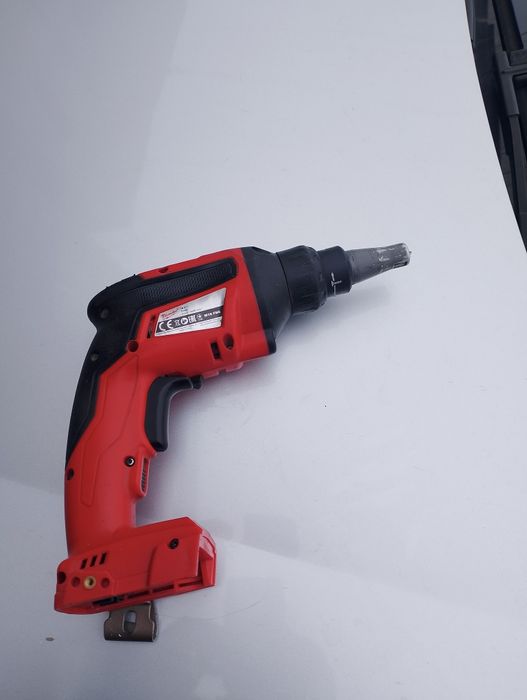 Безчетков винтоверт за гипсокартон Milwaukee 18волта -Тяло