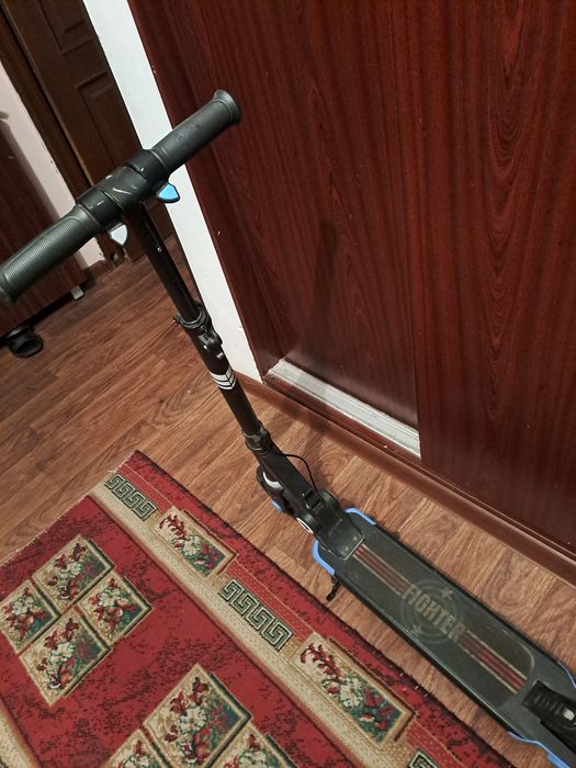 Продам самокат Fighter + зарядка