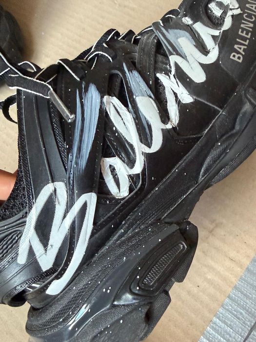 Balenciaga track 39