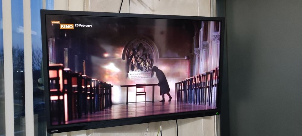 Телевизори 40 инча Филипс и тошиба