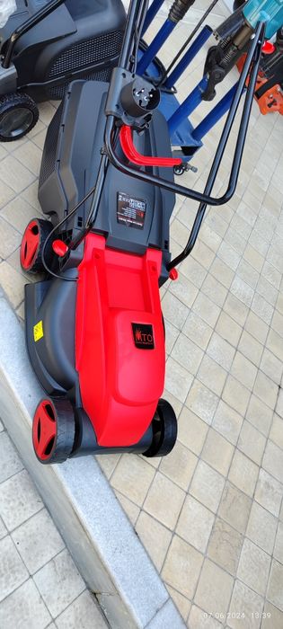 Электрическая газонокосилка