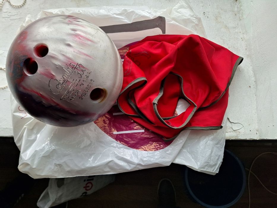 Шары для боулинга. Вместе с переносной.