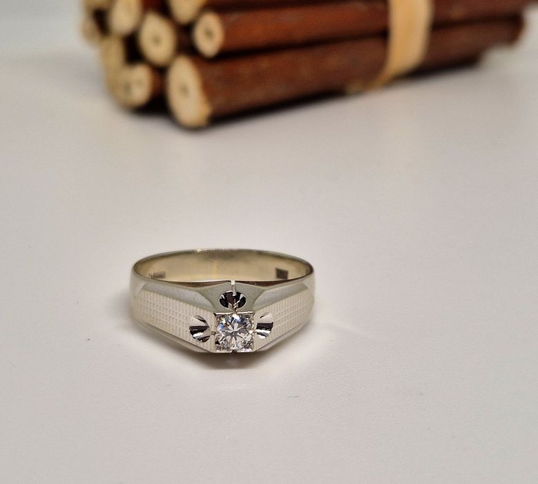 Inel din aur de 18K si diamante natural