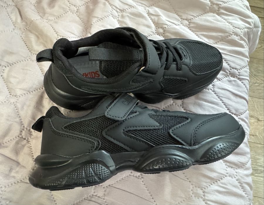 Чисто нови маратонки за момиче