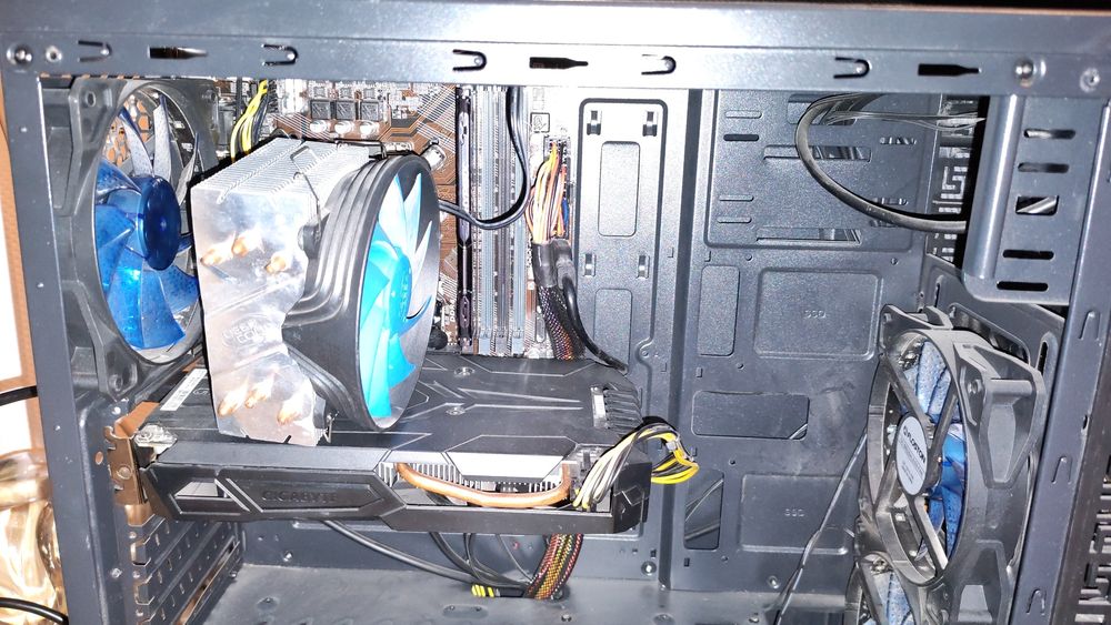 Calculator 1050 ti, procesor i3 gen 7 SS 128 gb dau cadou un cooler