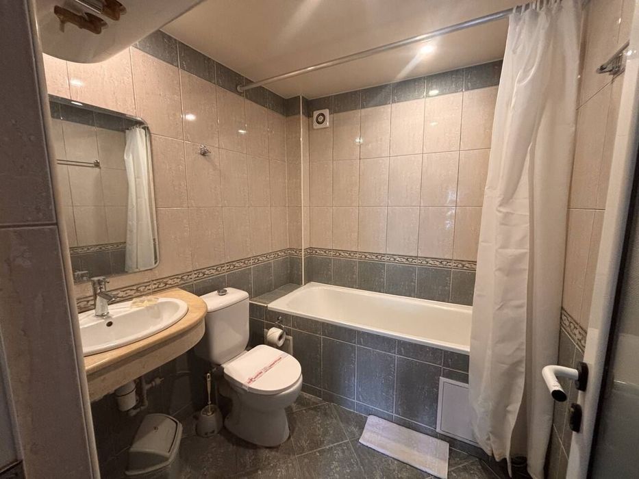 Дава се под наем Едностаен апартамент в Варна, Център - 25 кв.м за 350 € - Снимка #4