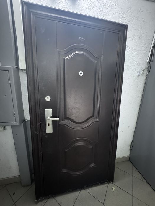 Продается входная дверь