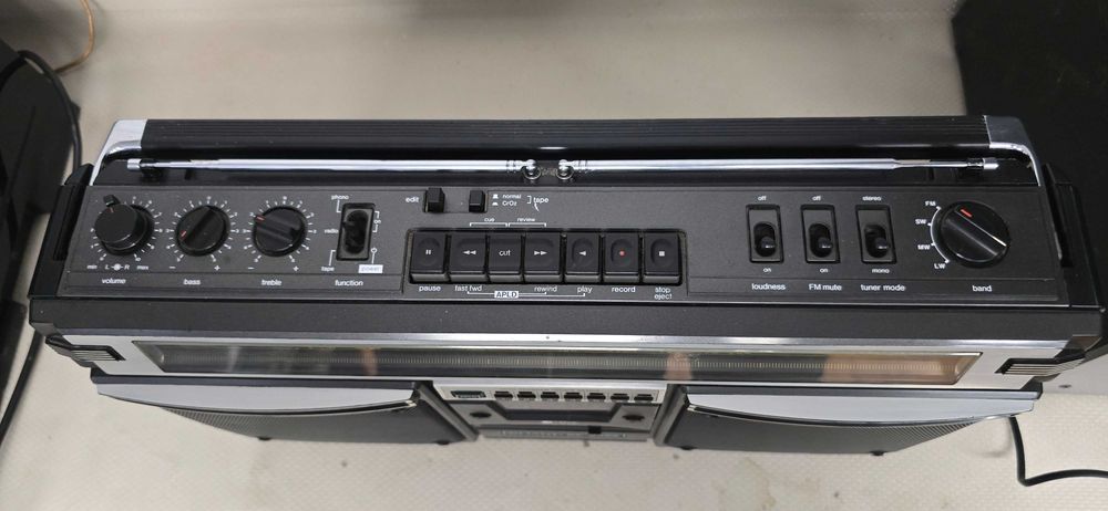 Radiocasetofon portabil Sharp Gf 8585