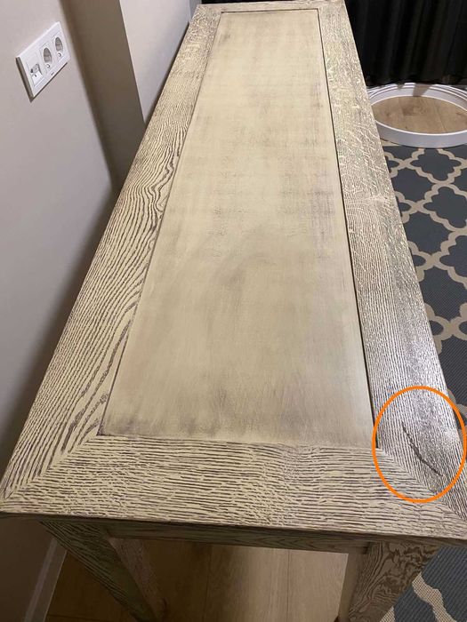 Продавам тоалетка от масивно дърво.