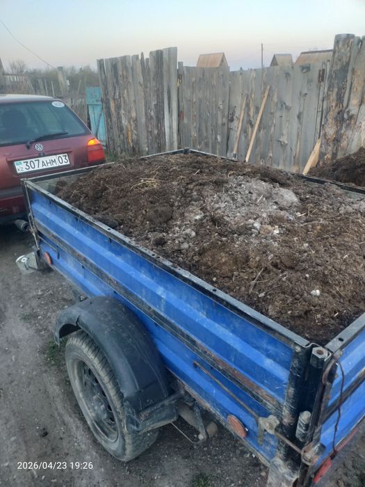 Перегной на легковом прицепе