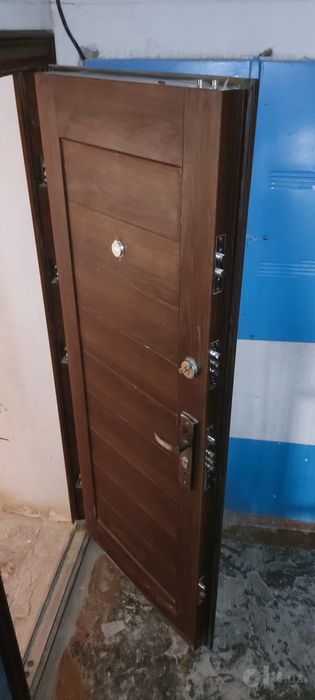 Temir eshik sotiladi b/u.