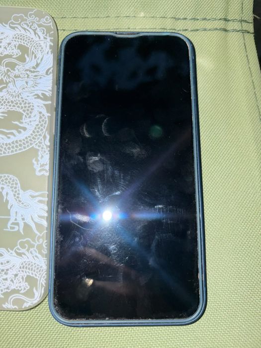 Продавам iPhone 13