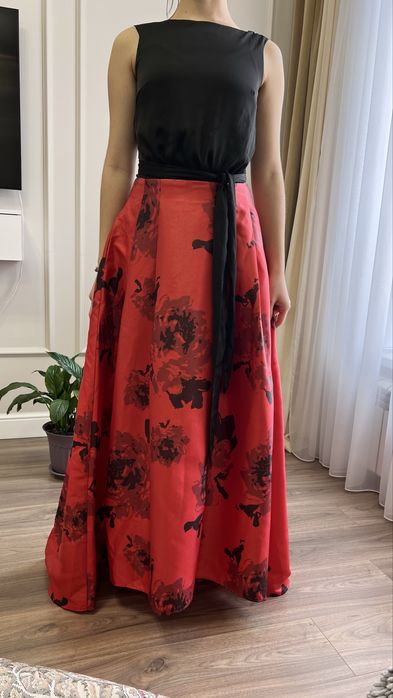 Платье нарядное с открытой спиной