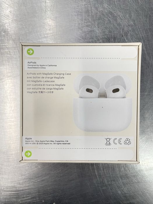 Apple AirPods 3 MagSafe Charging Case, белый