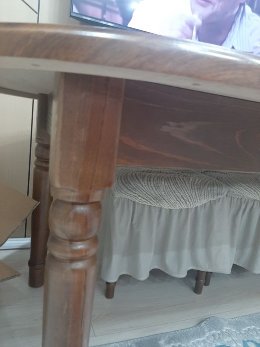 большой стол из дерева