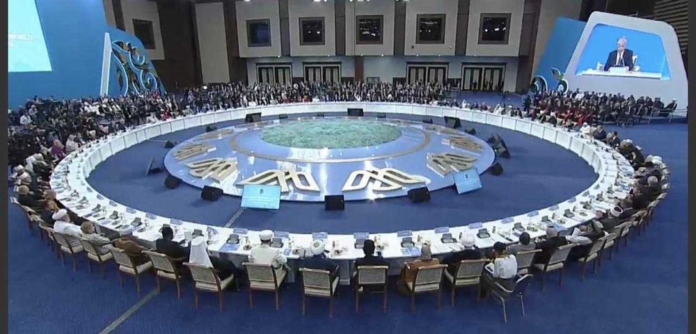 Премиальный стол-трансформер до 90 человек