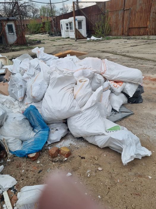 Transport moloz debarasare mobila evacuare apartamente