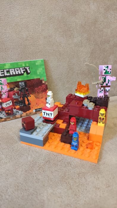 LEGO Minecraft - Пещера със зомбита 21141 и Битка в Ада 21139