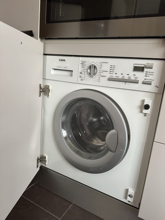 Пералня за вграждане AEG