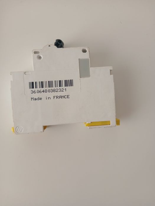 Vând 4 sigurante ptr tablou electric