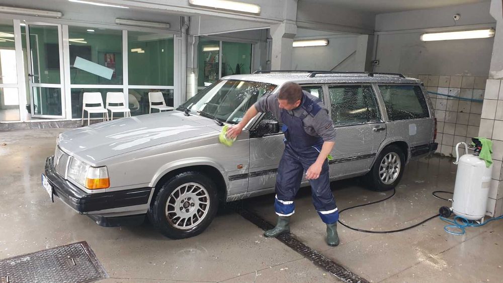 Продавам Волво 945 комби
