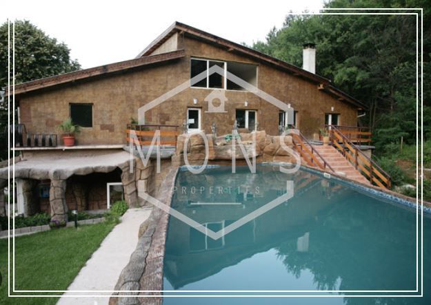 Продава се Хотел в с. Арбанаси, Област Велико Търново - 2304 кв.м за 343 €/кв.м - Снимка #1