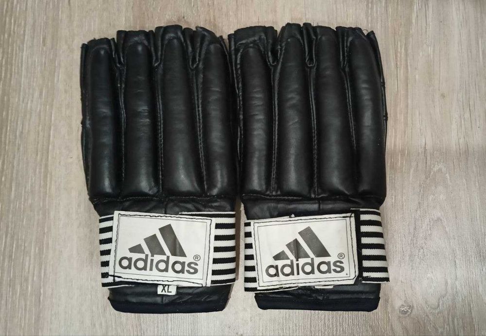 Шингарты для Кикбоксинга Adidas, XL в хорошем состоянии.
