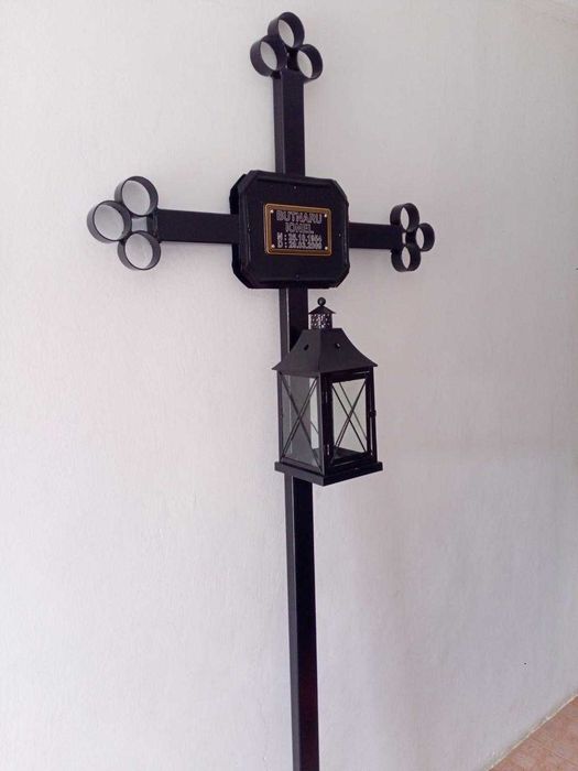 Cruce Metal Fier cu Felinar,pentru Mormânt TRANSPORT GRATUIT