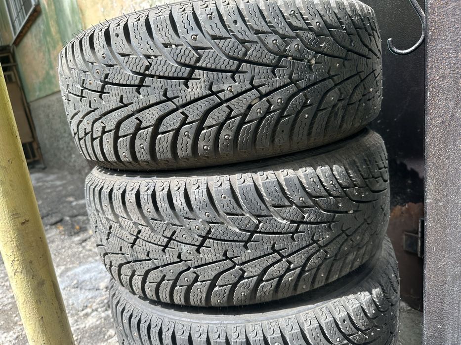 Maxxis R15 195/55 шипованные резины
