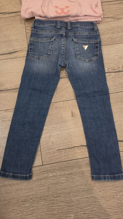 Дрехи на Guess за момиче на 4 години