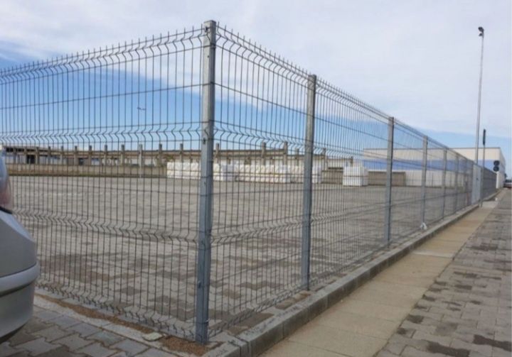 Realizam garduri și porți din plasa burdurata