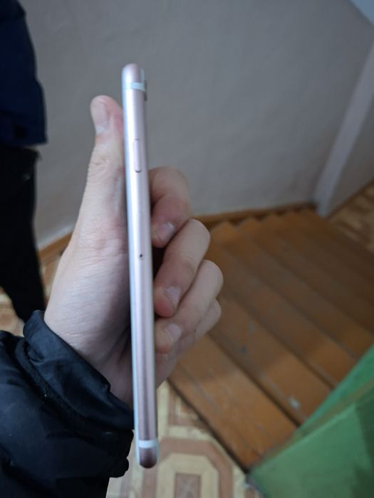 Продам айфон 6s.