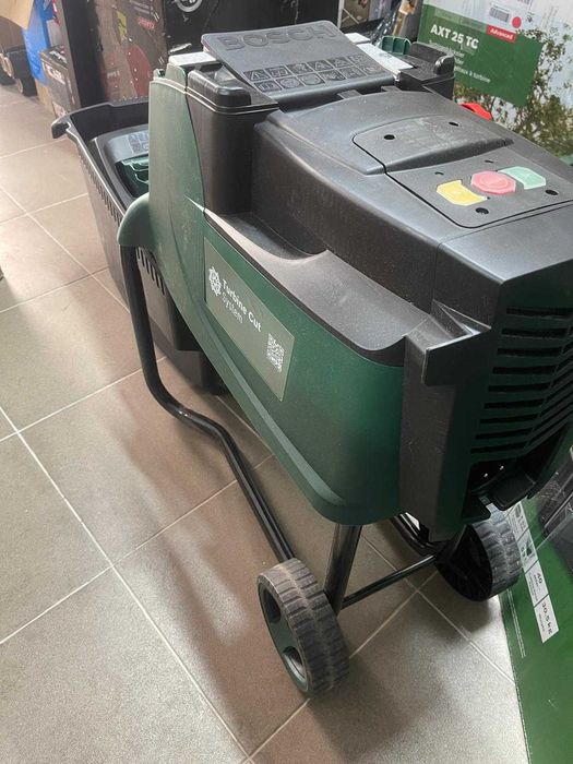 Tocător resturi vegetale Bosch AXT 25 TC 2500 W cu turbină