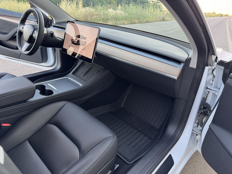 TESLA Model 3 2023 — imagine 5