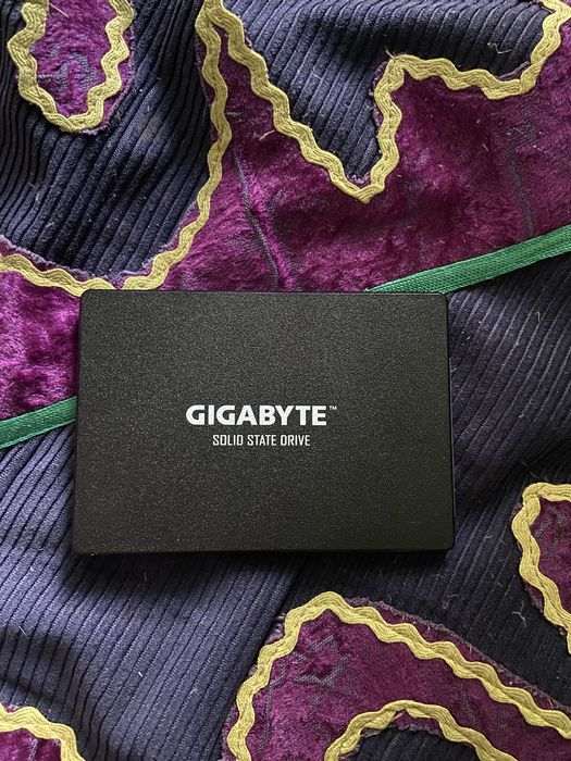 продаю ssd жесткий диск на 1TB