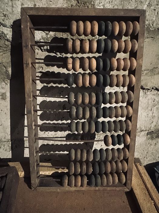 Деревянные старинные счёты