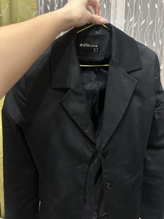 продам темно-синий пиджак