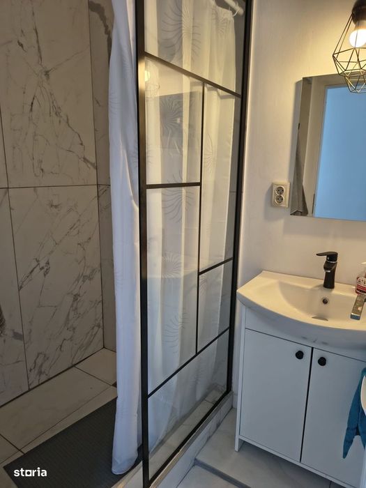 Apartament in zona centrala,finisat (cladire istorica ),mobilat,cu par