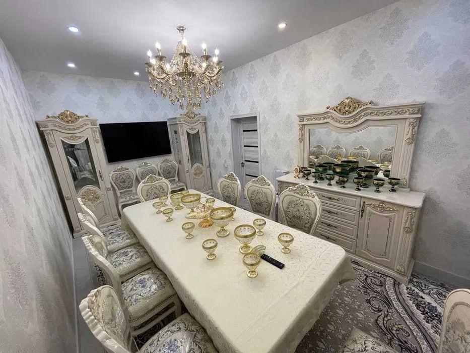 Сергели 4-бекат 200 м2 5-хона уйимиз сотилади срочно